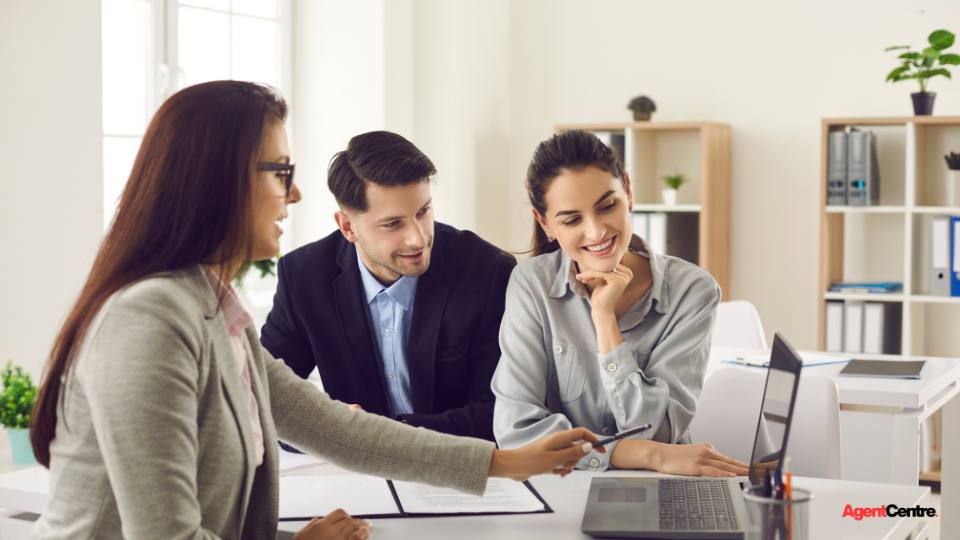 A buyers agent consulting with a first-home buyer couple
